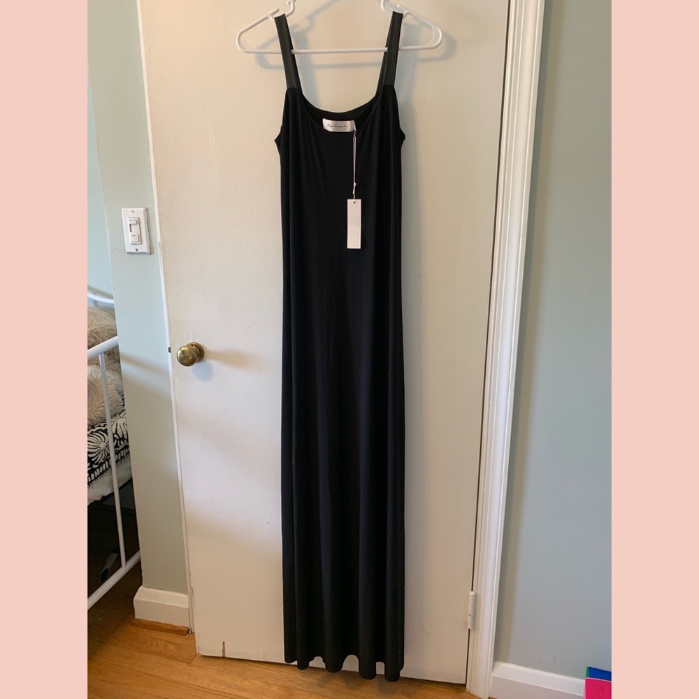 Tbags Los Angeles Black Maxi w/ Leather Straps